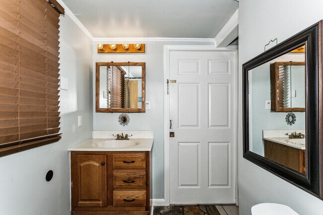 Building Photo - 1402 Via De Luna Dr