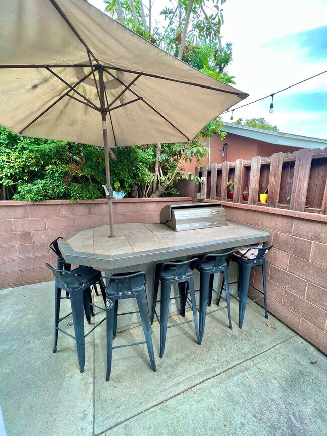 Building Photo - Spacious Remodeled Home Near El Dorado Park