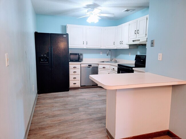 Building Photo - 1103 Twin Circle Dr