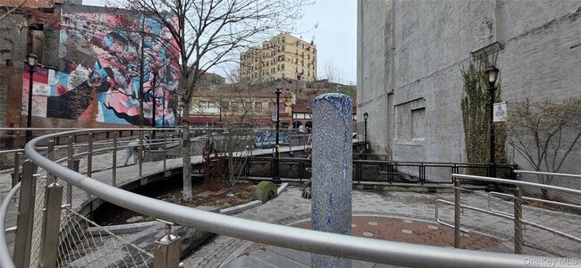 Building Photo - 25 N Broadway