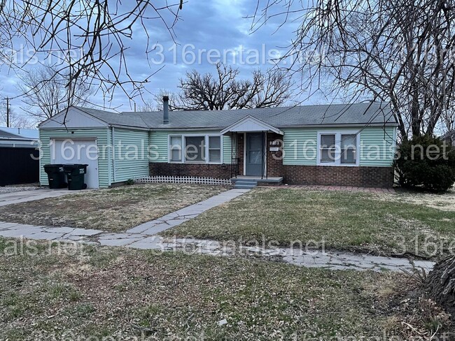 Primary Photo - $775 - 2 bed 1 bath - Single Family Home
