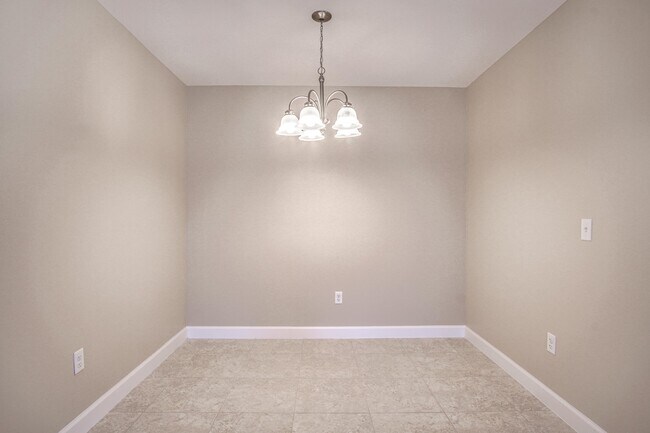 Building Photo - Beautiful One Bedroom Apartment in Fort Walton Beach!
