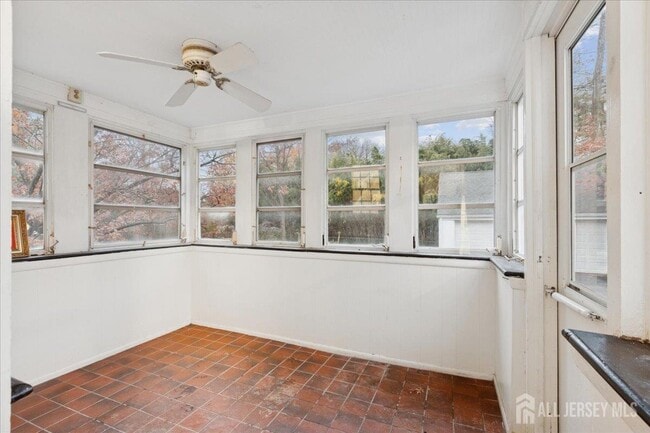 Building Photo - 37 Ireland Ave