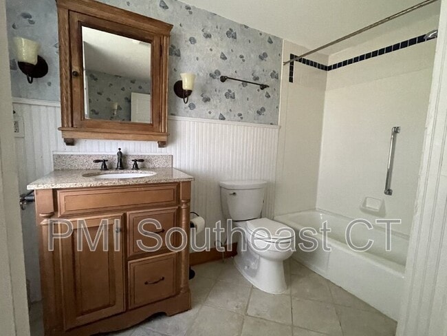 Building Photo - 26 Academy Ln