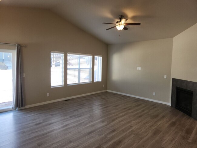 Building Photo - Broadmoor View Subdivision Rancher, Over 2,900 Sq. Ft.