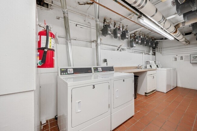 Building Photo - 21 Sutherland Rd