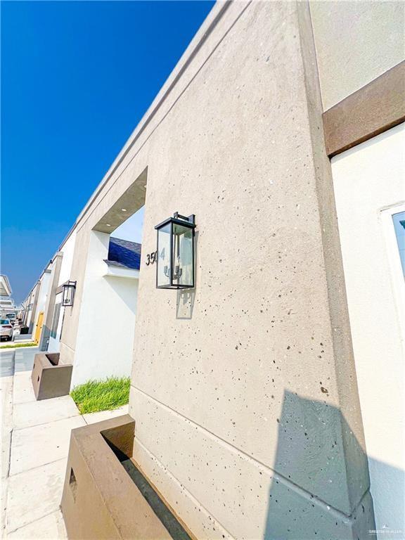 Building Photo - 18 South Dr
