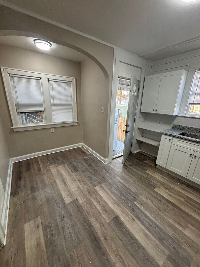 Building Photo - 2253 Summit St