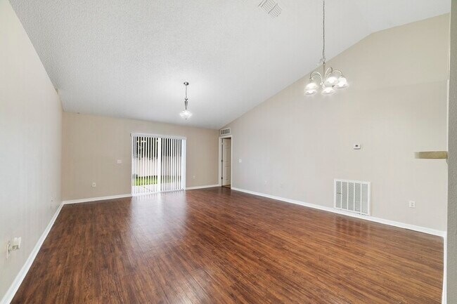 Building Photo - 1914 Manatee Ct