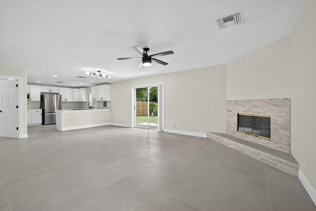 Building Photo - 1135 Staghorn St