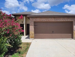 Building Photo - Luxury Duplex in New Braunfels, TX!