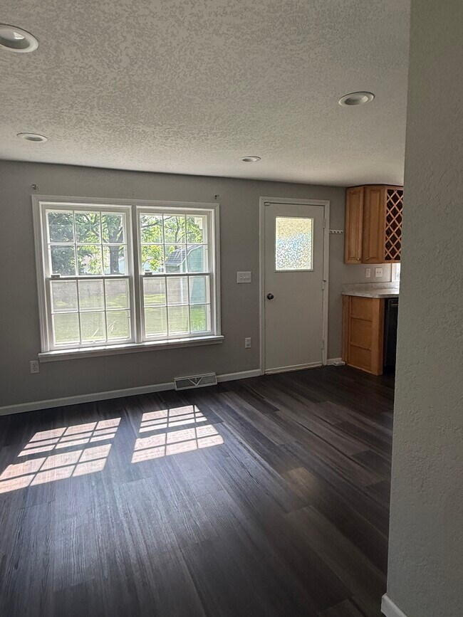 Building Photo - 529 S Gault St