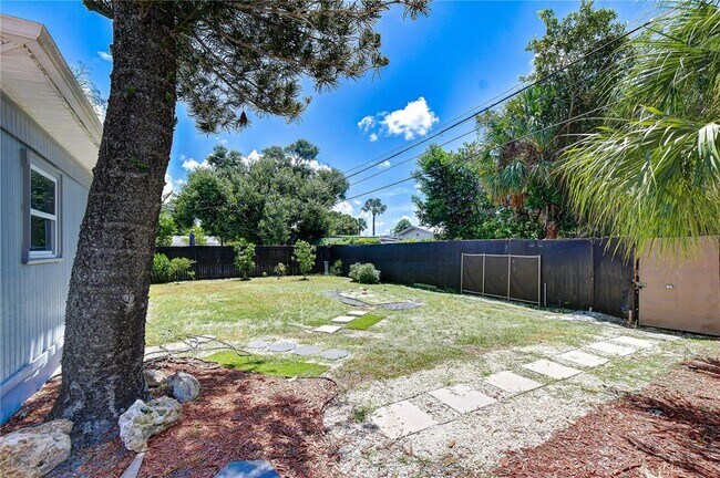 Building Photo - 5634 9th Ave N