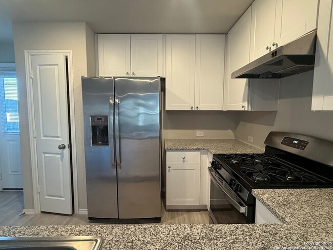 Building Photo - 9011 Little Hoss