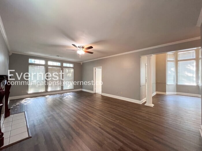 Building Photo - 7900 Hunter's Crossing