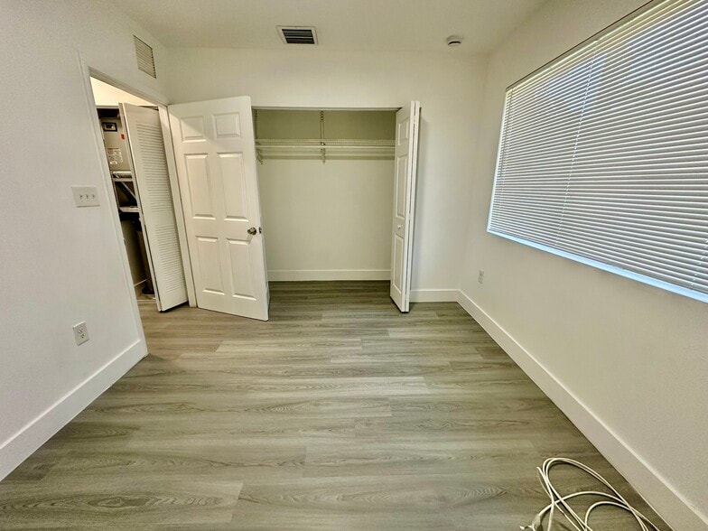 Building Photo - 11115 NE 13th Ave