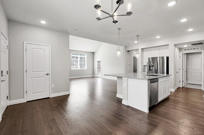 Building Photo - $2,775 - 3 Bed, 3 Bath Condo in Aurora wit...
