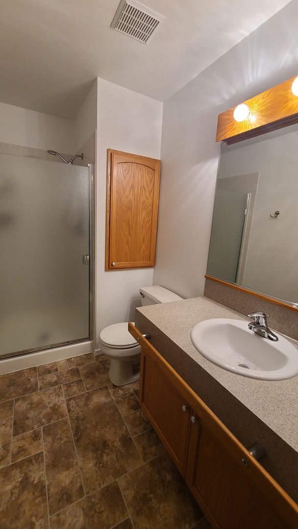 Building Photo - $2,100 - 2 Bed / 2 Beautiful House in Nort...