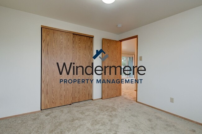 Building Photo - Two Bedroom Apartment in Coupeville