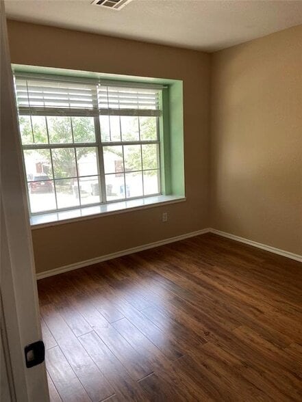 Building Photo - 613 Night Hawk Dr