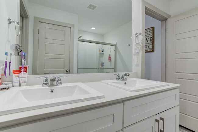 Building Photo - 2323 149th St