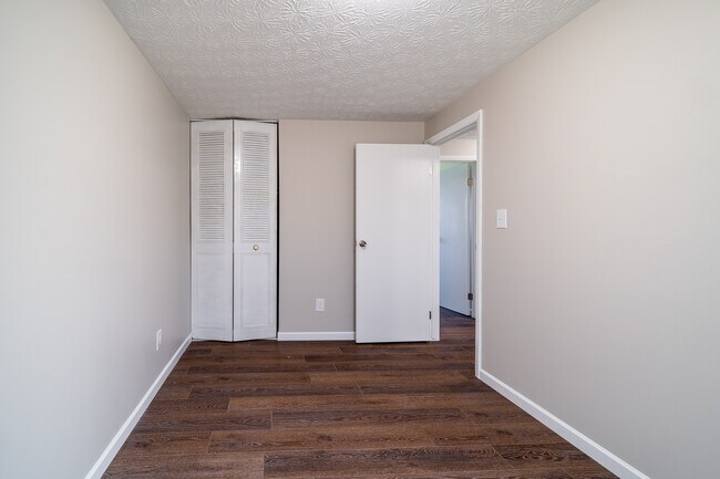 Building Photo - 5272 Quincy Dr