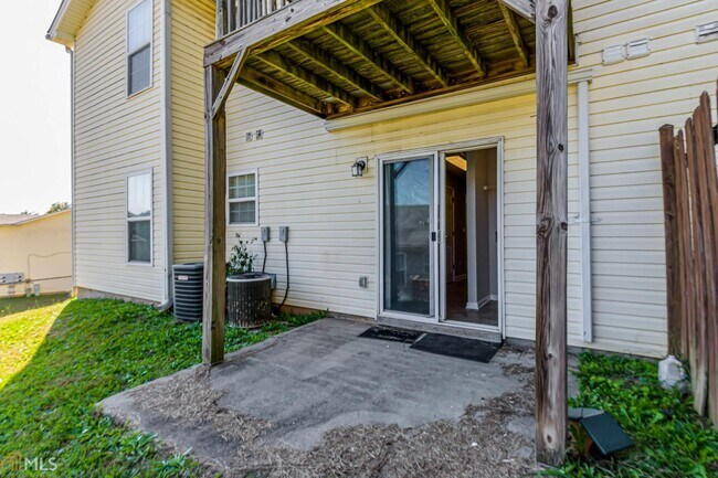 Building Photo - 200 Stonehaven Cir