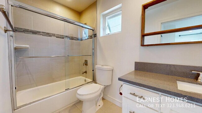 Building Photo - 147 1/2 Roselake Avenue-