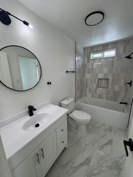 Building Photo - 605 N Claudina St