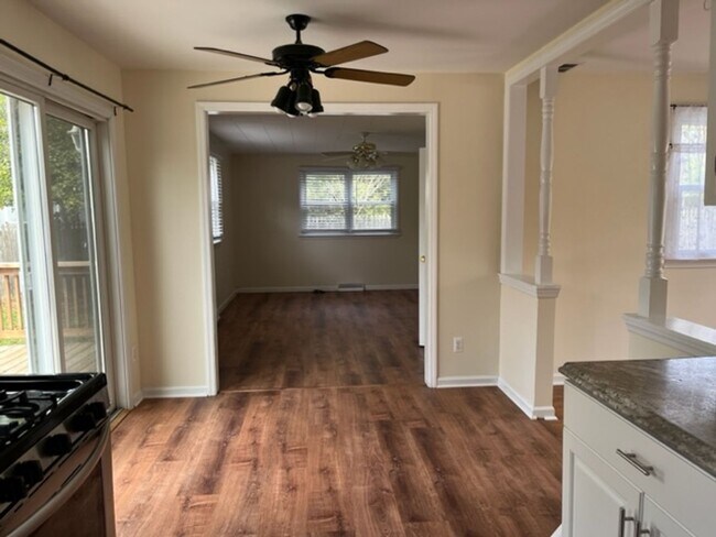 Building Photo - 3 bedroom 2 bath house Rent  -----------Linwood  $2500