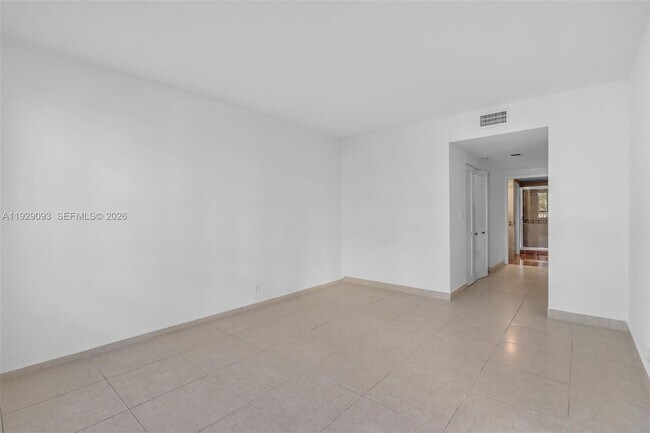 Building Photo - 121 Crandon Blvd