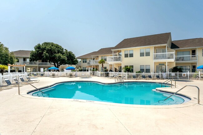 Building Photo - 775 Gulf Shore Dr