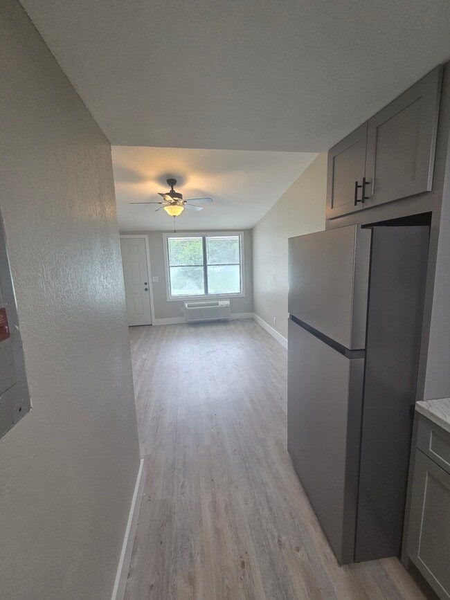 Building Photo - Holly Park Square Apartments