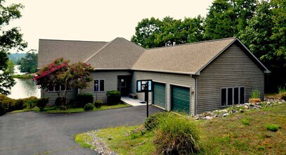 Building Photo - 4 Bedroom || 3 Bathroom home on Leesville ...