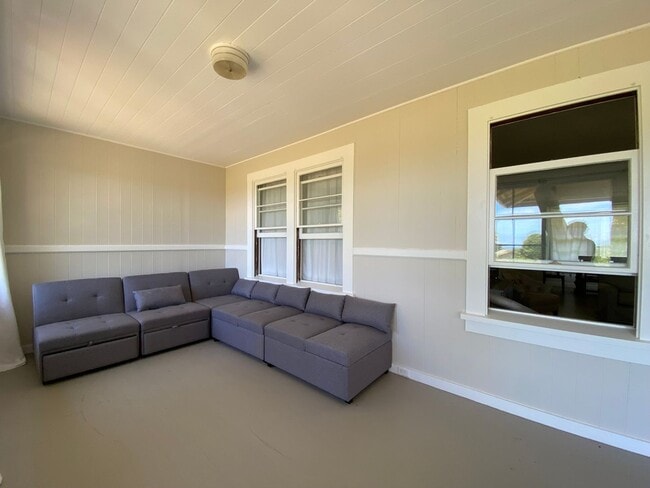 Building Photo - Furnished Plantation Home with 3 Bedrooms, 2 Bath large enclosed porch on almost 2 acres with oce...