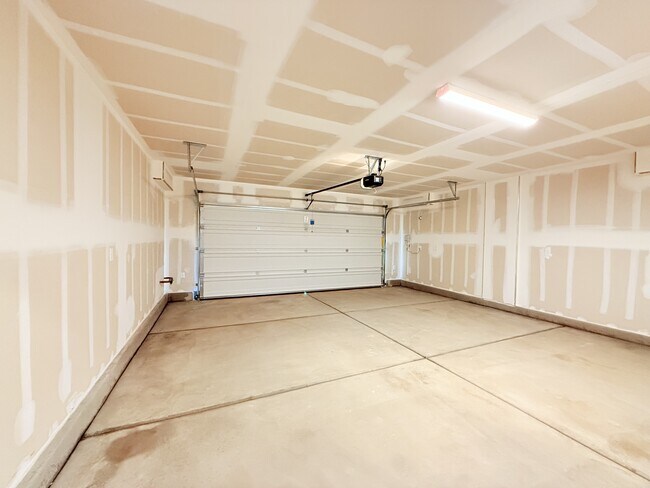 Building Photo - 6038 Swift Lariat St