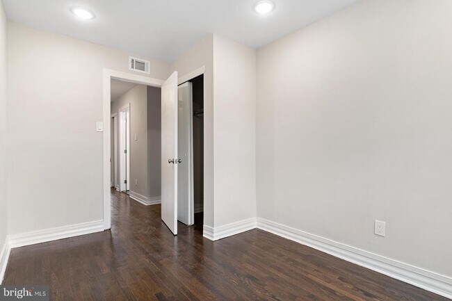 Building Photo - 6229 Osage Ave