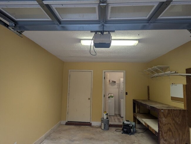 Building Photo - 3/2 Oakridge West Subdivision