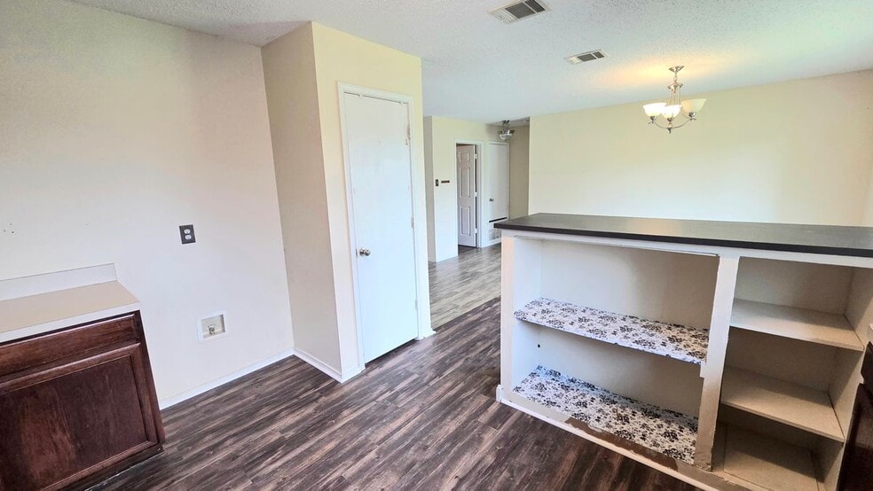 Building Photo - 8103 Zephyr Ct
