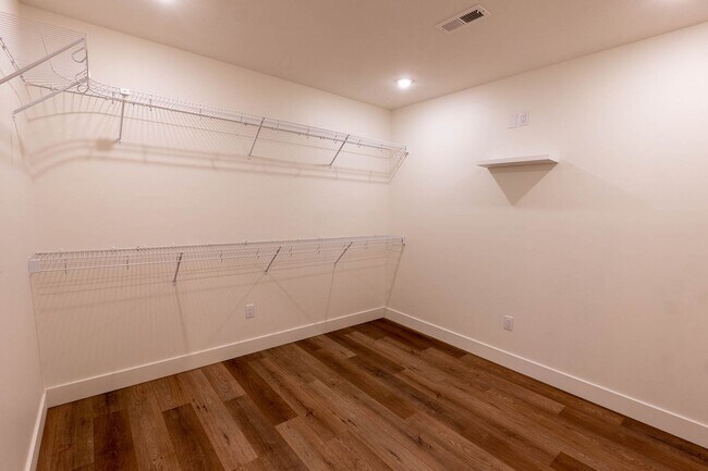 Building Photo - New Construction 4bd/3ba Townhouse