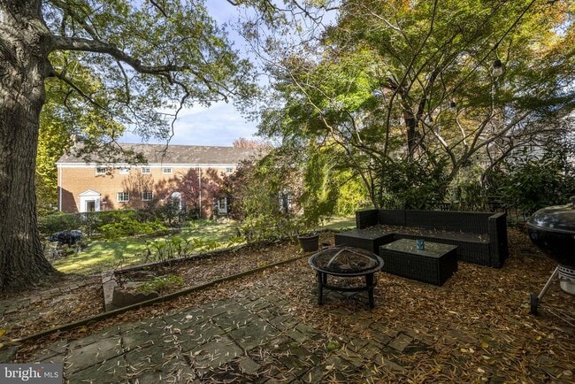 Building Photo - 1635 Ripon Pl