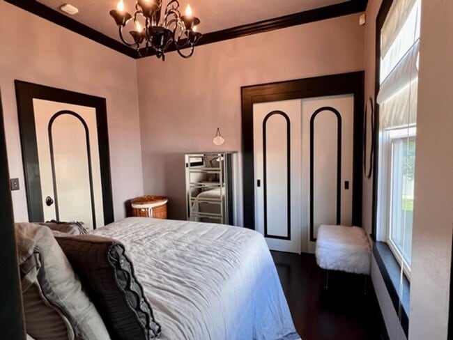 Building Photo - Historic Charm, Modern Comfort | 4BR + Den...