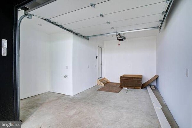Building Photo - 1746 Hope St