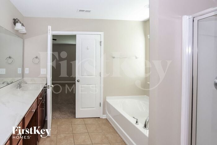 Building Photo - 132 Renville Pl