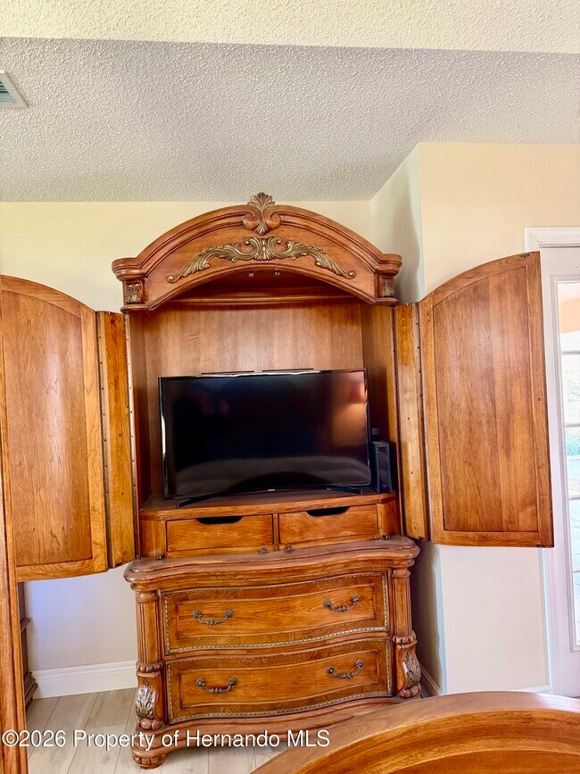 Building Photo - 9448 Tooke Shore Dr