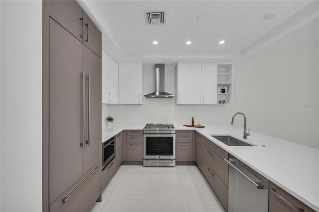 Building Photo - 275 1st Ave S