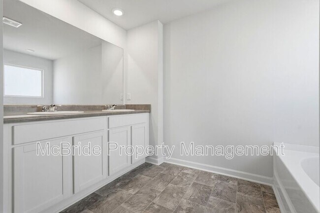 Building Photo - 1407 Deer Hollow