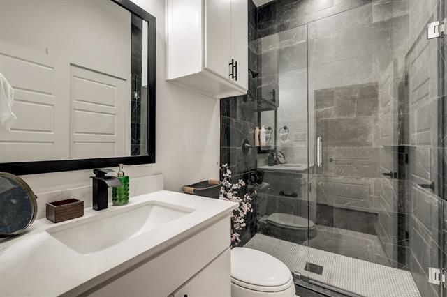 Building Photo - 2618 Carpenter Ave