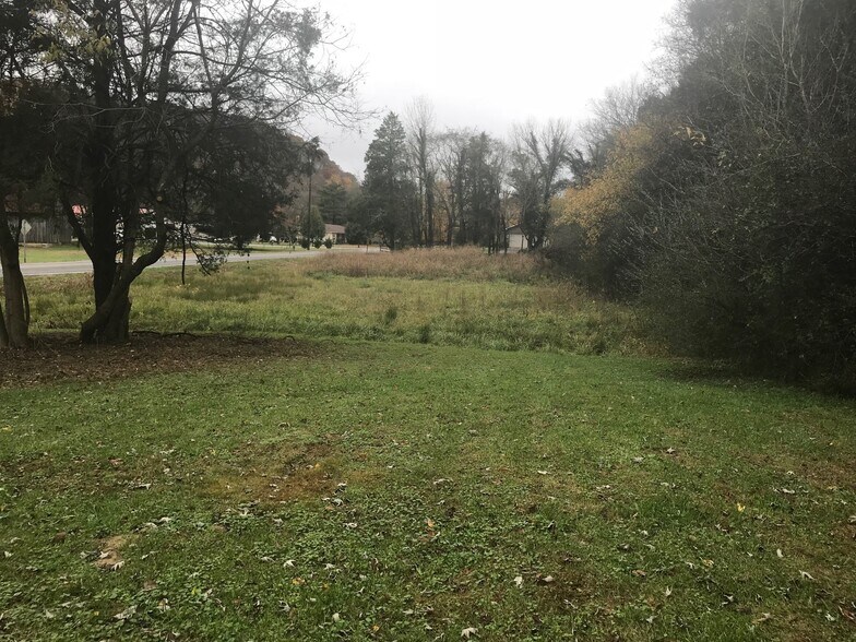 Lots of space and privacy - 2200 Claylick Road