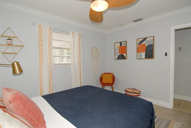 Building Photo - 21 NE 57th Ct